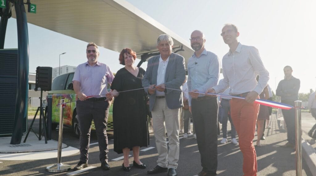 Inauguration borne éléctrique